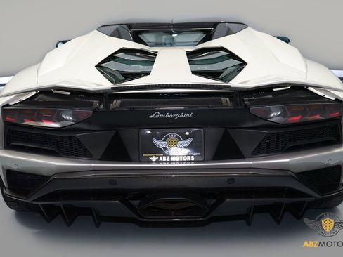 Used 2019 Lamborghini Aventador S image 9