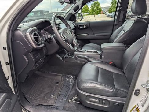 Used 2021 Toyota Tacoma TRD Sport w/ Technology Package AWD/4WD image 11