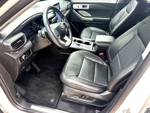 Used 2023 Ford Explorer Limited w/ Limited Technology Package RWD image 8