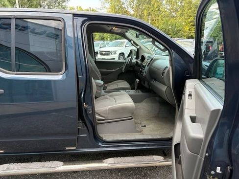 Used 2016 Nissan Frontier SV RWD image 30