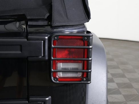 Used 2015 Jeep Wrangler Rubicon image 11