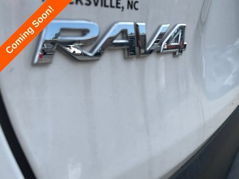 Used 2023 Toyota RAV4 XLE FWD image 9