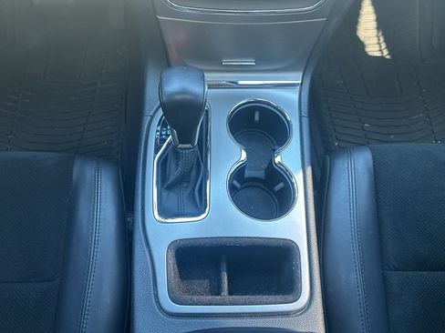 Used 2018 Jeep Grand Cherokee Altitude image 17