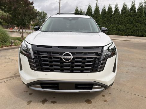 New 2026 Nissan Pathfinder Platinum FWD image 9