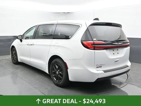 Used 2024 Chrysler Pacifica Touring-L FWD image 12