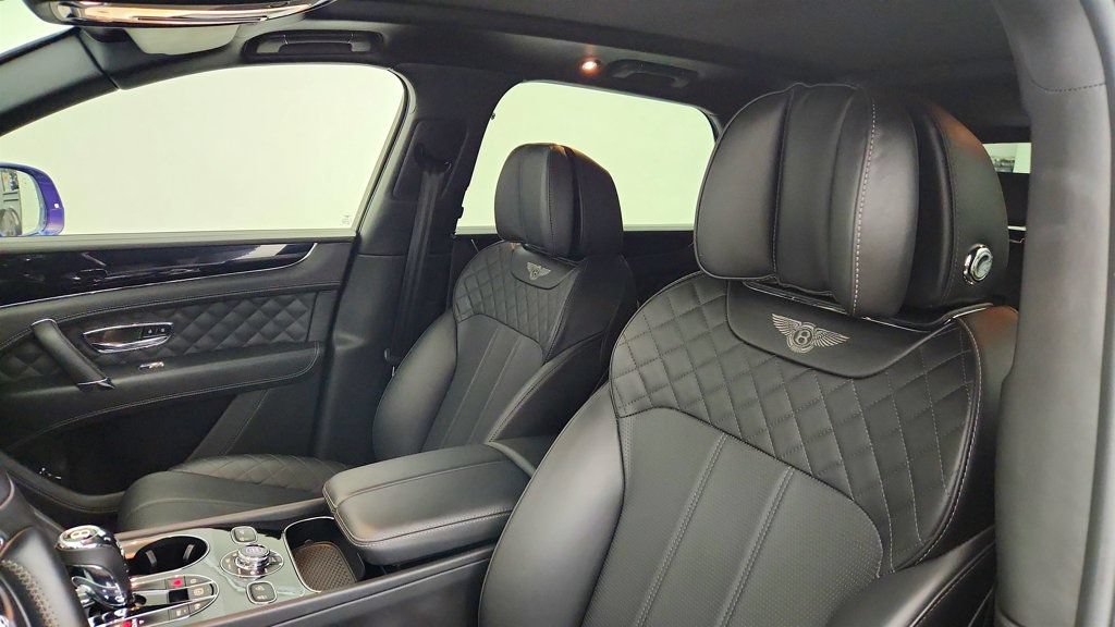 Used 2018 Bentley Bentayga AWD/4WD image 27