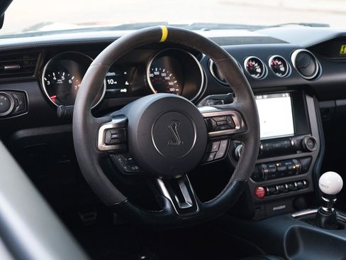 Used 2017 Ford Mustang Shelby GT350 image 18