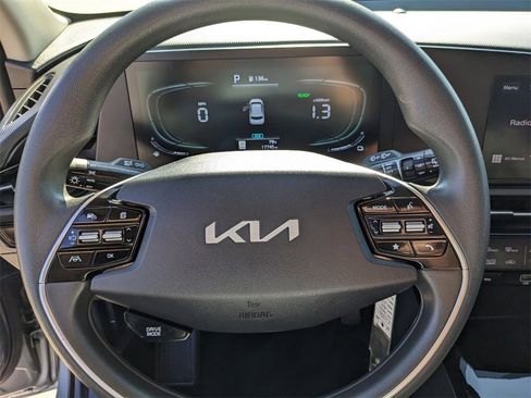 Certified 2025 Kia Niro LX image 29