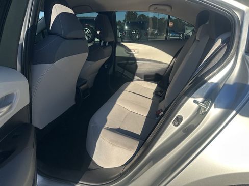 Used 2021 Toyota Corolla LE image 12