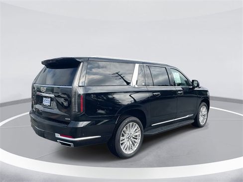 Used 2025 Cadillac Escalade ESV Premium Luxury image 4