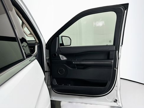 Used 2024 Ford Expedition XLT image 34