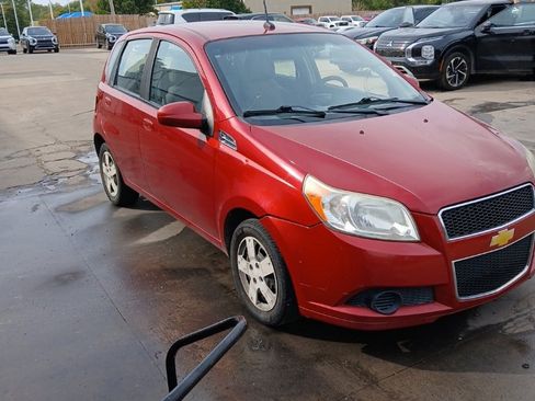 Used 2010 Chevrolet Aveo5 LS image 2