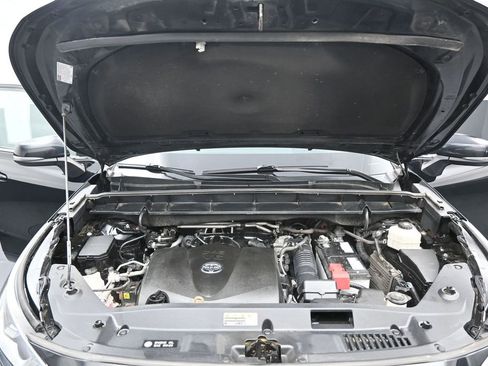 Used 2021 Toyota Highlander LE AWD/4WD image 37