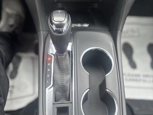 Used 2021 Chevrolet Equinox Premier AWD/4WD image 12