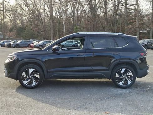 Certified 2025 Volkswagen Taos SE w/ Panoramic Sunroof Package image 5