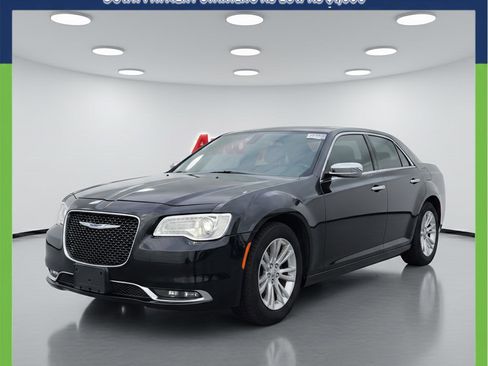 Used 2017 Chrysler 300 C RWD image 2
