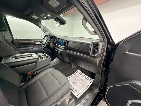 Used 2025 Chevrolet Silverado 1500 LT RWD image 28