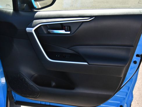 Used 2020 Toyota RAV4 XLE Premium FWD image 43