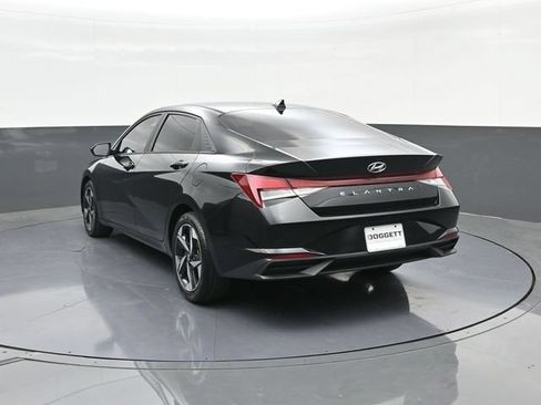 Used 2023 Hyundai Elantra SEL w/ Convenience Package FWD image 8
