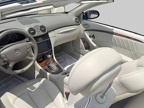 Used 2008 Mercedes-Benz CLK 350 Cabriolet w/ P2 Pkg image 12