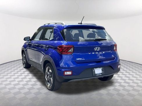 Used 2025 Hyundai Venue SEL FWD image 7