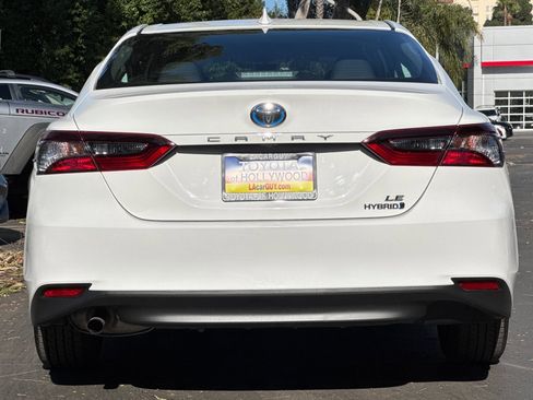 Used 2021 Toyota Camry LE image 5