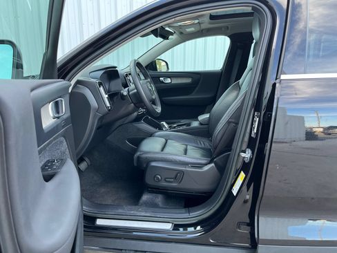 Used 2023 Volvo XC40 B5 Plus AWD/4WD image 10