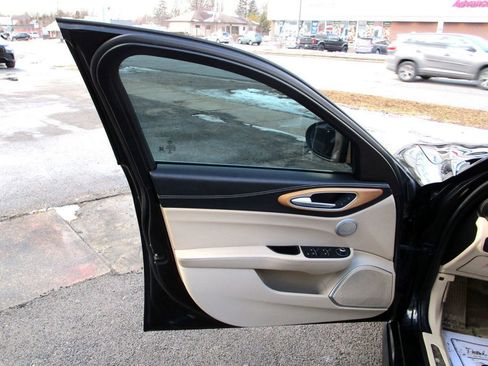 Used 2017 Alfa Romeo Giulia Ti w/ TI Lusso Light Wood Package image 34