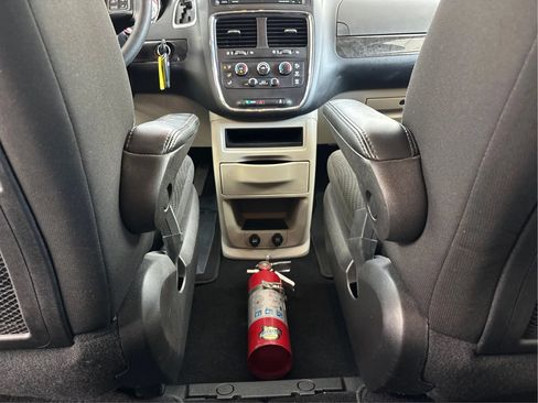 Used 2019 Dodge Grand Caravan SE FWD image 26