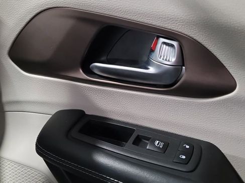 Used 2023 Chrysler Voyager LX FWD image 27