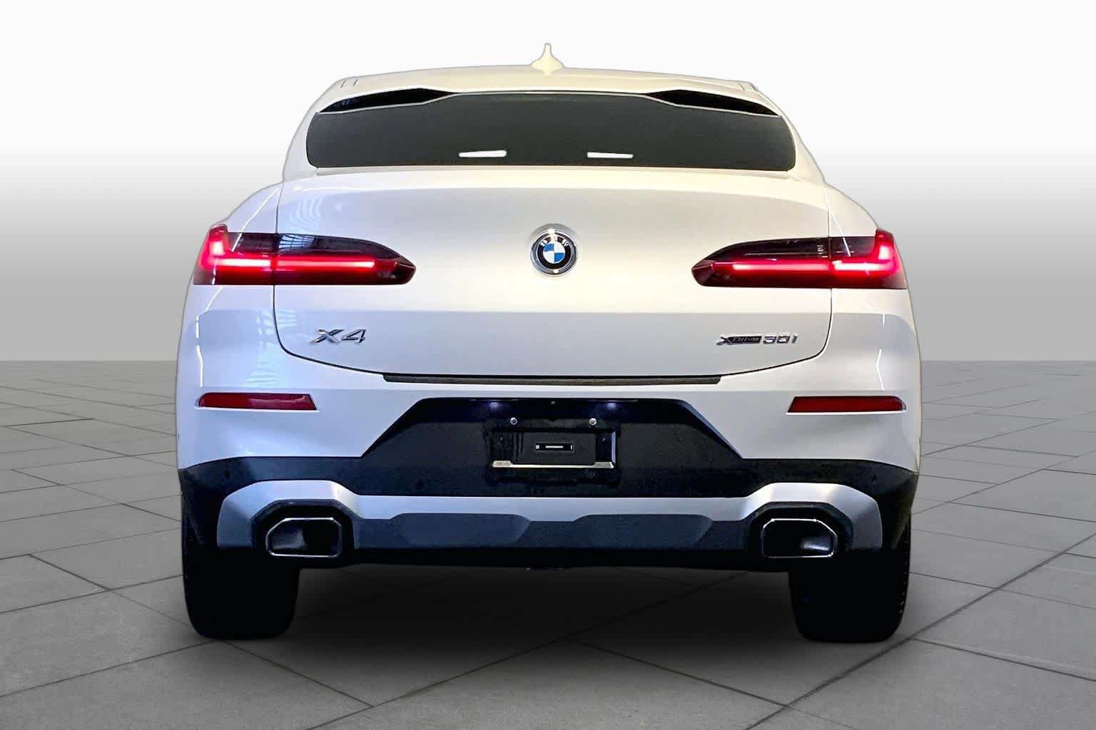 Used 2024 BMW X4 xDrive30i w/ Parking Assistance Package AWD/4WD image 5