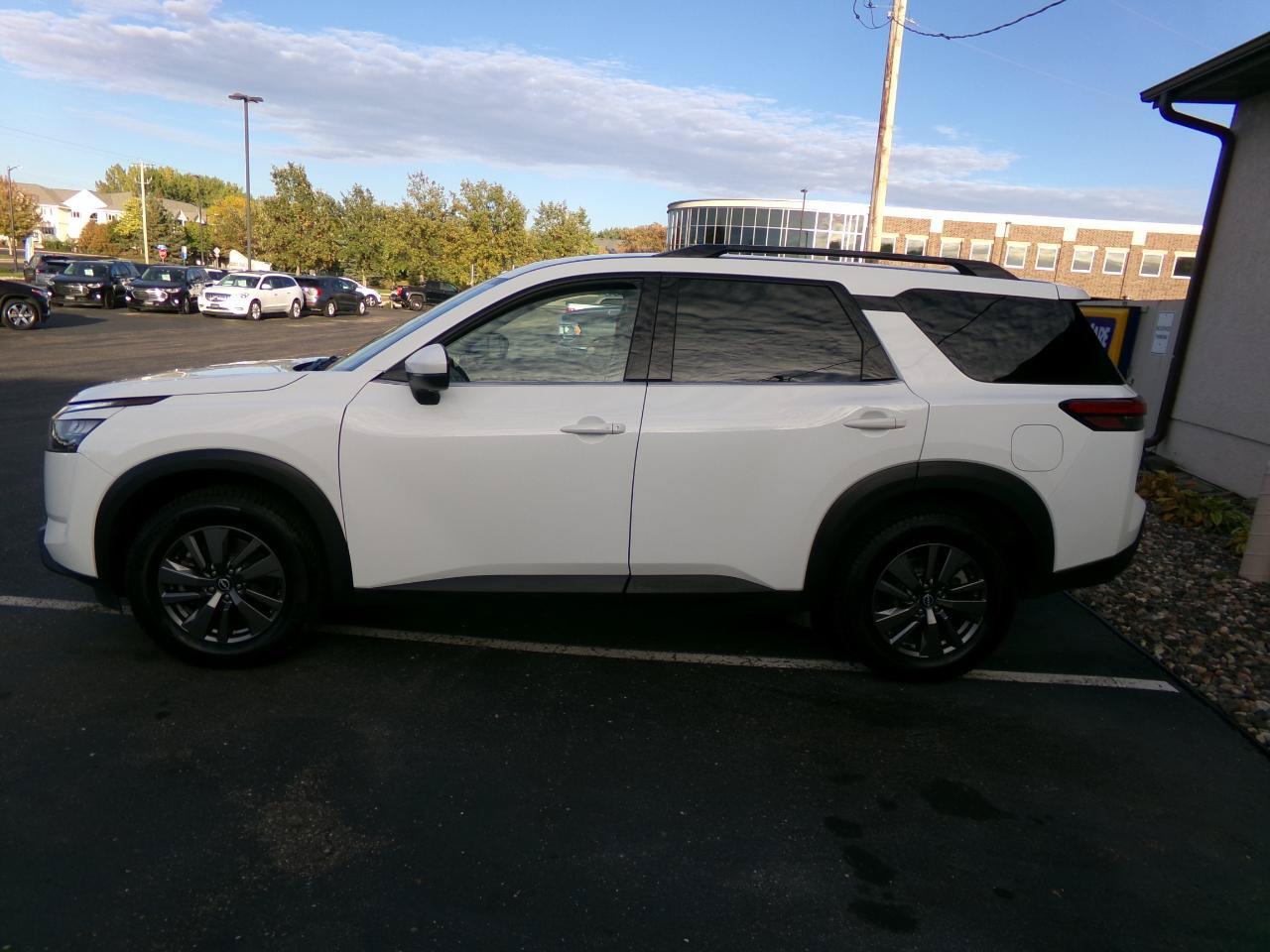 Used 2024 Nissan Pathfinder SV AWD/4WD image 7