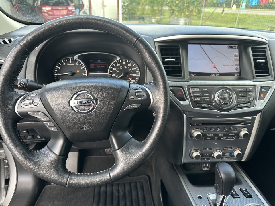 Used 2018 Nissan Pathfinder SL FWD image 13