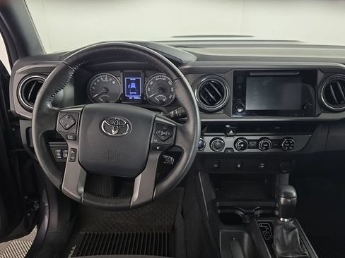 Used 2017 Toyota Tacoma TRD Sport w/ Tow Package (A/T) AWD/4WD image 12