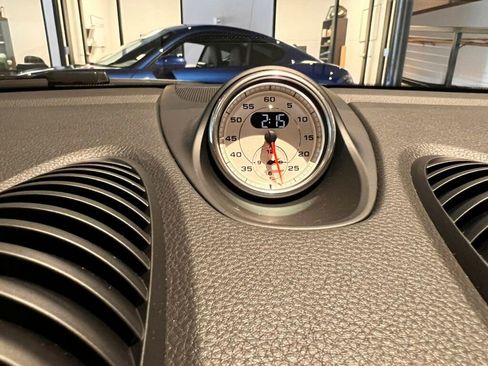 Used 2025 Porsche 718 Cayman w/ Sport Chrono Package image 22