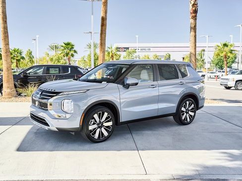 New 2026 Mitsubishi Outlander SE AWD/4WD image 4