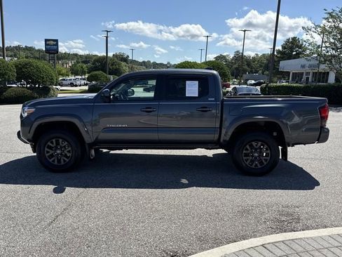 Used 2022 Toyota Tacoma SR5 RWD image 6
