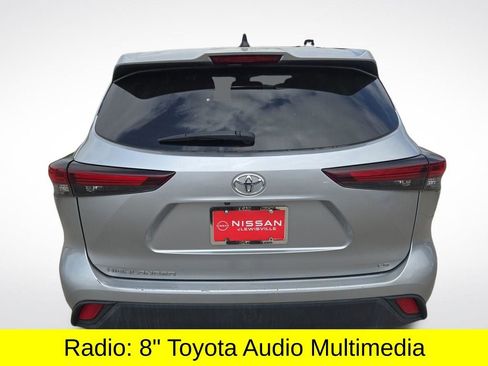 Used 2024 Toyota Highlander LE FWD image 5