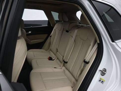 Used 2025 Audi Q5 2.0T Premium Plus w/ Premium Plus Package AWD/4WD image 25