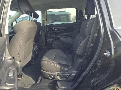 Used 2024 Subaru Ascent Premium w/ Convenience Package image 2