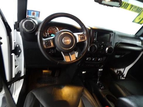 Used 2018 Jeep Wrangler Unlimited Sahara image 4