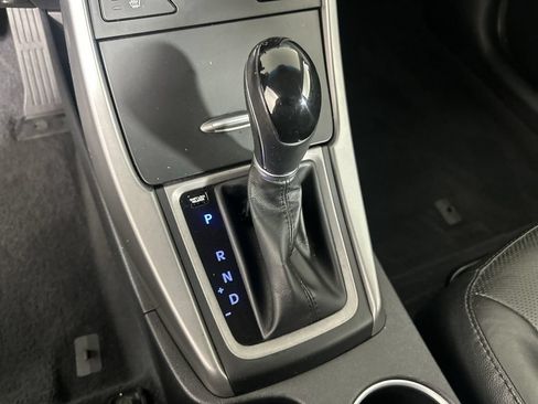 Used 2015 Hyundai Elantra Limited FWD image 18