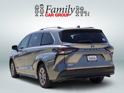 Used 2026 Toyota Sienna XLE FWD image 3