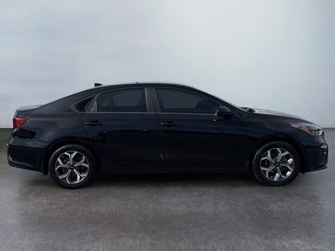 Used 2021 Kia Forte LXS image 2
