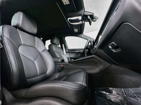 Certified 2026 Porsche Macan AWD/4WD image 29