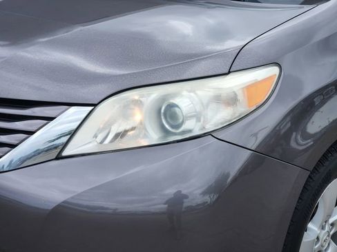 Used 2017 Toyota Sienna LE image 6