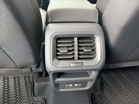 New 2026 Volkswagen Taos SE image 6