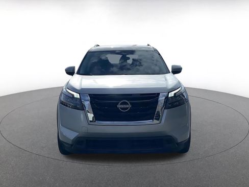 Used 2025 Nissan Pathfinder SV image 4