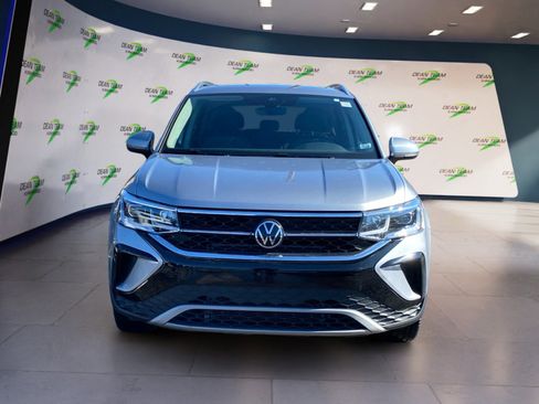 Used 2022 Volkswagen Taos SEL w/ Panoramic Sunroof Package AWD/4WD image 6