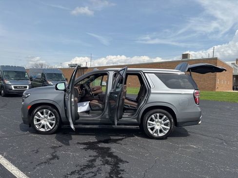 Used 2022 Chevrolet Tahoe High Country AWD/4WD image 14